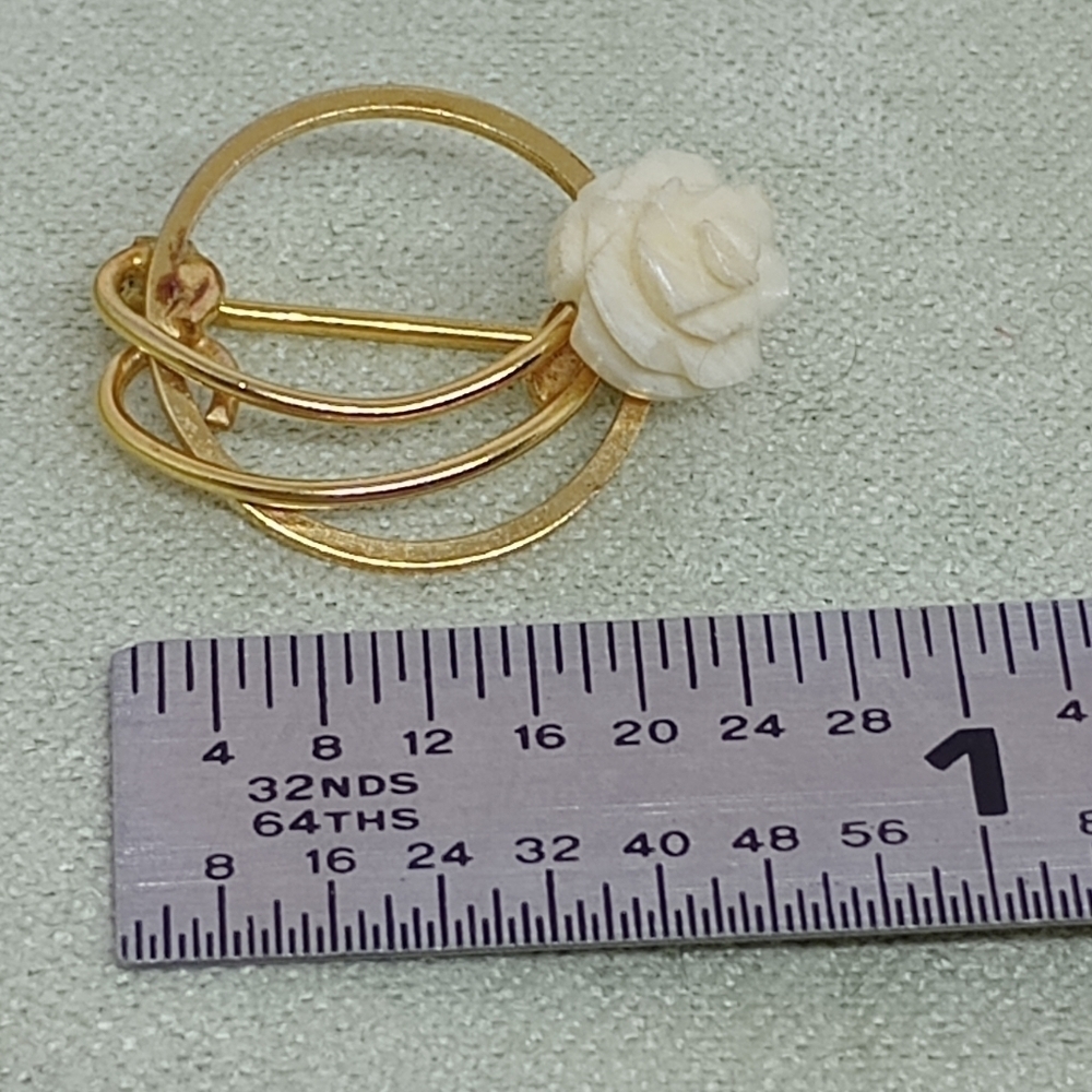 * vintage signed Wells 14K gold filled hand carved flower pin brooch - Picture 3 of 6